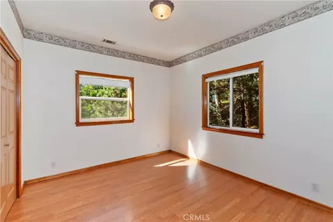 Bedroom - 23903 Skyland Dr, Crestline, CA 92325 photo 6 of 10