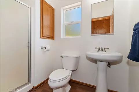 Bath - 23903 Skyland Dr, Crestline, CA 92325 photo 1 of 5