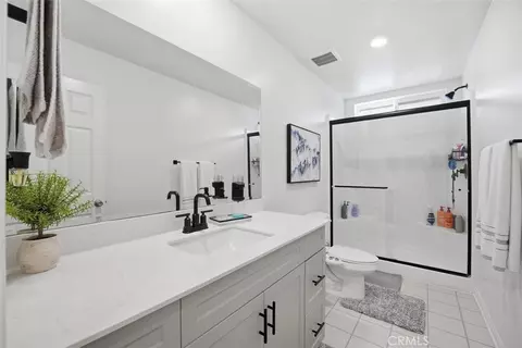 Bath - 7608 Citrusmoon Ct, Riverside, CA 92507 photo 3 of 3