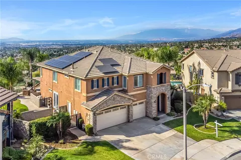 7526 Tioga Ln, Highland, CA 92346