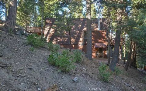 Exterior - 453 Oriole Dr, Twin Peaks, CA 92391 photo 7 of 10