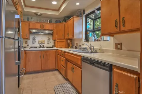 453 Oriole Dr, Twin Peaks, CA 92391 photo 11