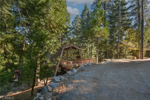 Exterior - 453 Oriole Dr, Twin Peaks, CA 92391 photo 3 of 10