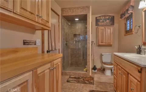 Bath - 453 Oriole Dr, Twin Peaks, CA 92391 photo 2 of 2