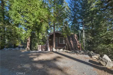 Exterior - 453 Oriole Dr, Twin Peaks, CA 92391 photo 4 of 10