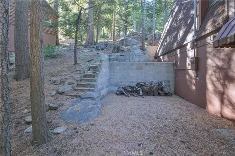 Exterior - 453 Oriole Dr, Twin Peaks, CA 92391 photo 10 of 10