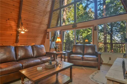453 Oriole Dr, Twin Peaks, CA 92391 photo 8