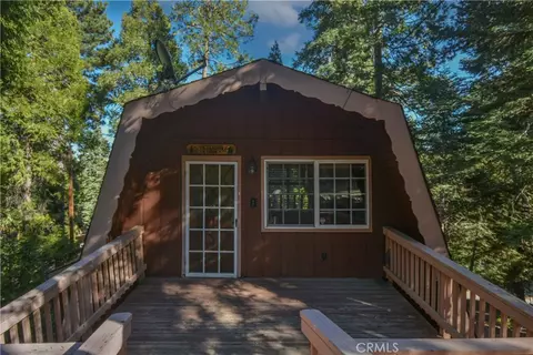 453 Oriole Dr, Twin Peaks, CA 92391
