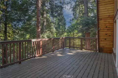 Exterior - 453 Oriole Dr, Twin Peaks, CA 92391 photo 2 of 10