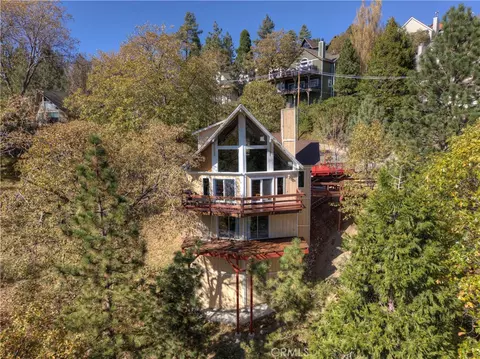 27721 St Bernard Ln, Lake Arrowhead, CA 92352
