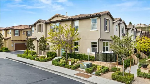 28687 Jardineras, Valencia, CA 91354