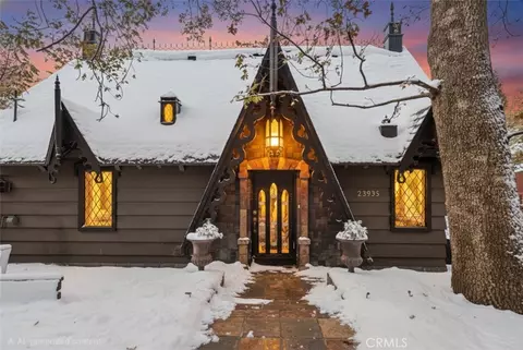23935 Zurich, Crestline, CA 92325