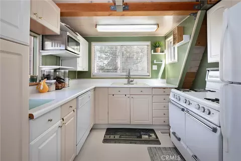 27874 Matterhorn Dr, Lake Arrowhead, CA 92352