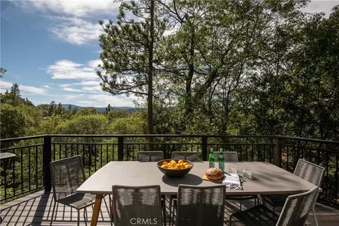 Exterior - 1340 Yosemite, Lake Arrowhead, CA 92352 photo 2 of 7