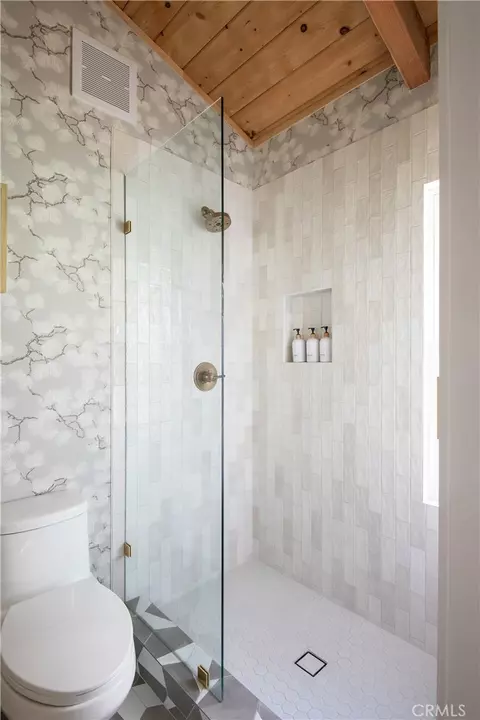 Bath - 1340 Yosemite, Lake Arrowhead, CA 92352 photo 3 of 4