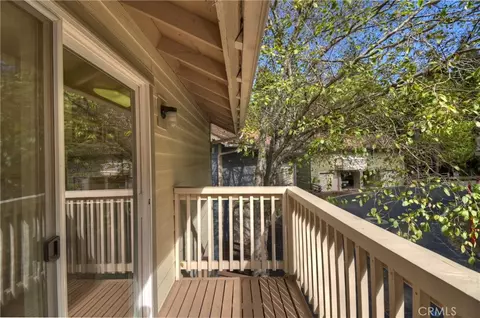 Exterior - 142 Rockledge Ln, Lake Arrowhead, CA 92352 photo 3 of 4