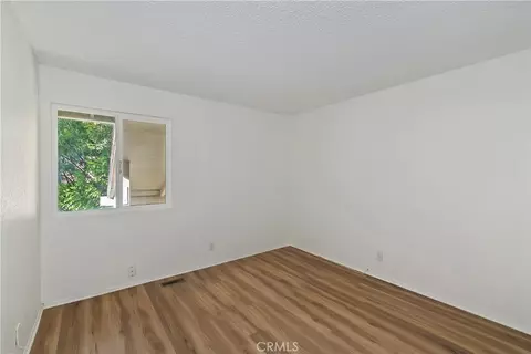 Bedroom - 142 Rockledge Ln, Lake Arrowhead, CA 92352 photo 1 of 3