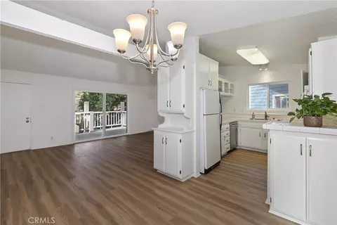 Living - 142 Rockledge Ln, Lake Arrowhead, CA 92352 photo 4 of 4