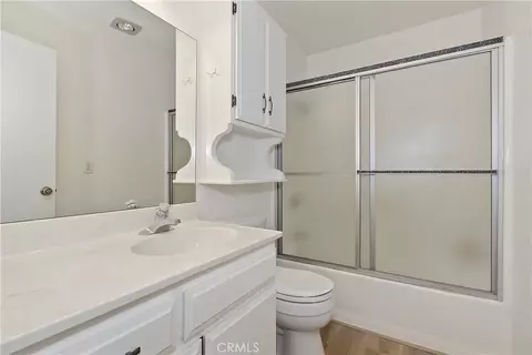 Bath - 142 Rockledge Ln, Lake Arrowhead, CA 92352 photo 1 of 1