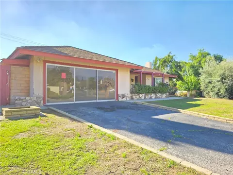 25845 Holly Vis, San Bernardino, CA 92404
