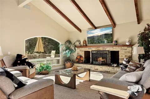 174 Hillcrest Ct, Lake Arrowhead, CA 92352