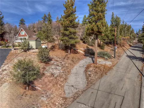 1115 Fawnskin Dr, Fawnskin, CA 92333