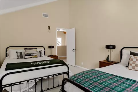 Bedroom - 951 Osprey, Lake Arrowhead, CA 92352 photo 6 of 8