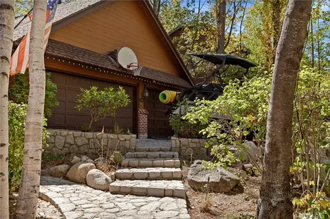 Exterior - 951 Osprey, Lake Arrowhead, CA 92352 photo 8 of 12
