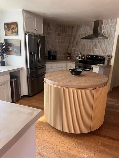 Kitchen - 951 Osprey, Lake Arrowhead, CA 92352 photo 4 of 6
