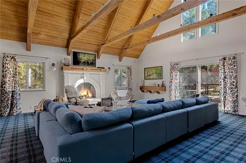 Living - 951 Osprey, Lake Arrowhead, CA 92352 photo 1 of 7