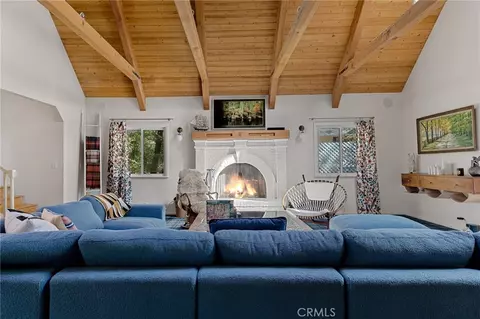 Living - 951 Osprey, Lake Arrowhead, CA 92352 photo 2 of 7