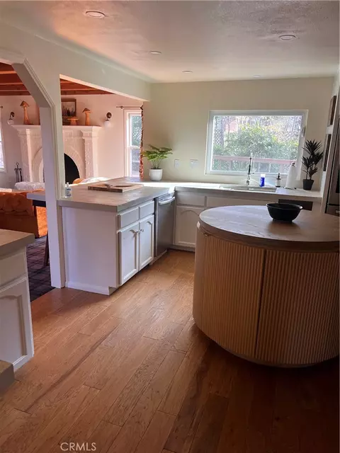 Kitchen - 951 Osprey, Lake Arrowhead, CA 92352 photo 6 of 6