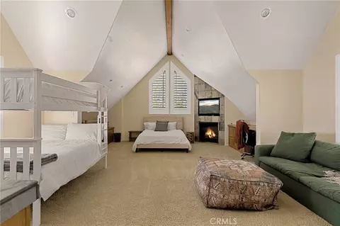 Bedroom - 951 Osprey, Lake Arrowhead, CA 92352 photo 2 of 8