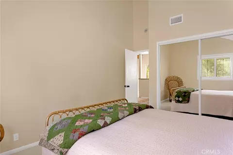 Bedroom - 951 Osprey, Lake Arrowhead, CA 92352 photo 8 of 8