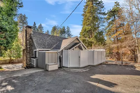 23023 Oak Ln, Crestline, CA 92325