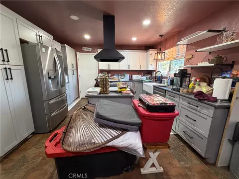 Kitchen - 7009 Hanford Ave, Yucca Valley, CA 92284 photo 1 of 2