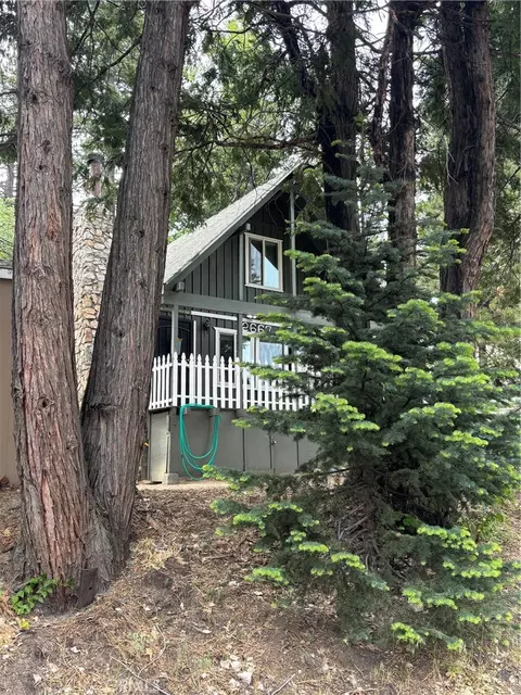 2667 Hunsaker, Running Springs, CA 92382