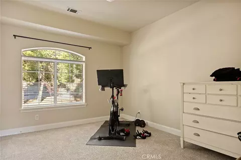 Bedroom - 267 Pheasant Run, Lake Arrowhead, CA 92352 photo 7 of 11
