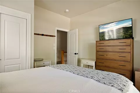 Bedroom - 267 Pheasant Run, Lake Arrowhead, CA 92352 photo 5 of 11
