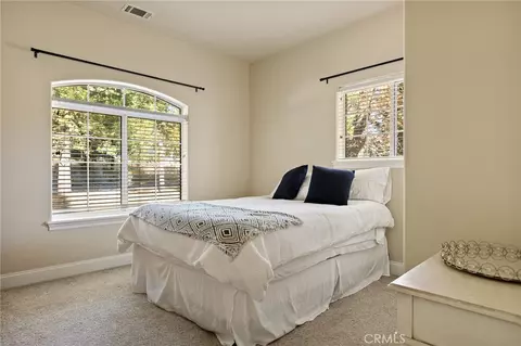 Bedroom - 267 Pheasant Run, Lake Arrowhead, CA 92352 photo 4 of 11