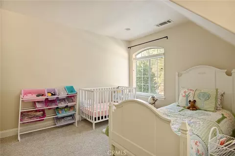 Bedroom - 267 Pheasant Run, Lake Arrowhead, CA 92352 photo 6 of 11