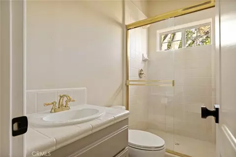 Bath - 267 Pheasant Run, Lake Arrowhead, CA 92352 photo 3 of 6