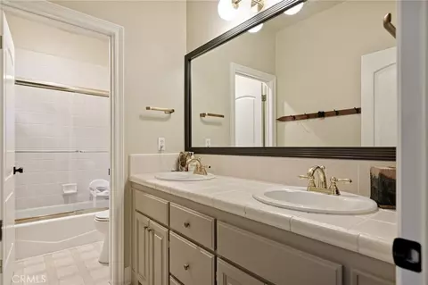 Bath - 267 Pheasant Run, Lake Arrowhead, CA 92352 photo 5 of 6