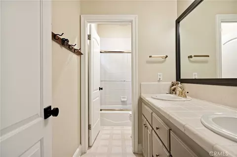 Bath - 267 Pheasant Run, Lake Arrowhead, CA 92352 photo 4 of 6