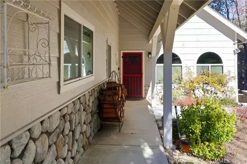 Exterior - 174 Golf Course Rd, Lake Arrowhead, CA 92352 photo 10 of 12