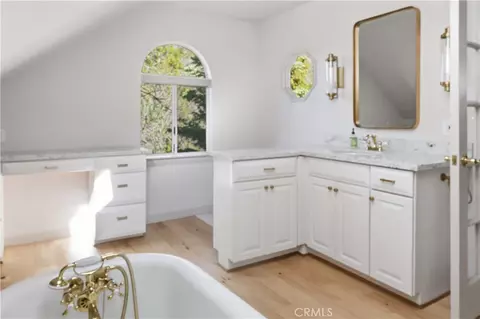 Bath - 174 Golf Course Rd, Lake Arrowhead, CA 92352 photo 8 of 11