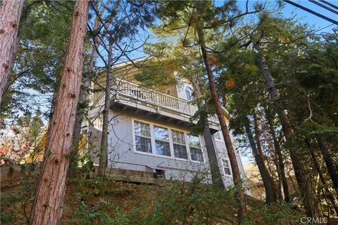 Exterior - 174 Golf Course Rd, Lake Arrowhead, CA 92352 photo 4 of 12
