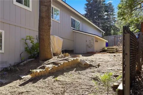 Exterior - 174 Golf Course Rd, Lake Arrowhead, CA 92352 photo 6 of 12
