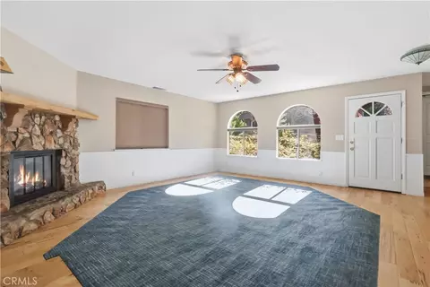 Living - 174 Golf Course Rd, Lake Arrowhead, CA 92352 photo 2 of 10