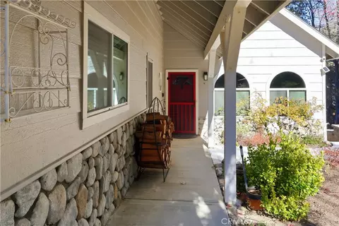 Exterior - 174 Golf Course Rd, Lake Arrowhead, CA 92352 photo 13 of 15